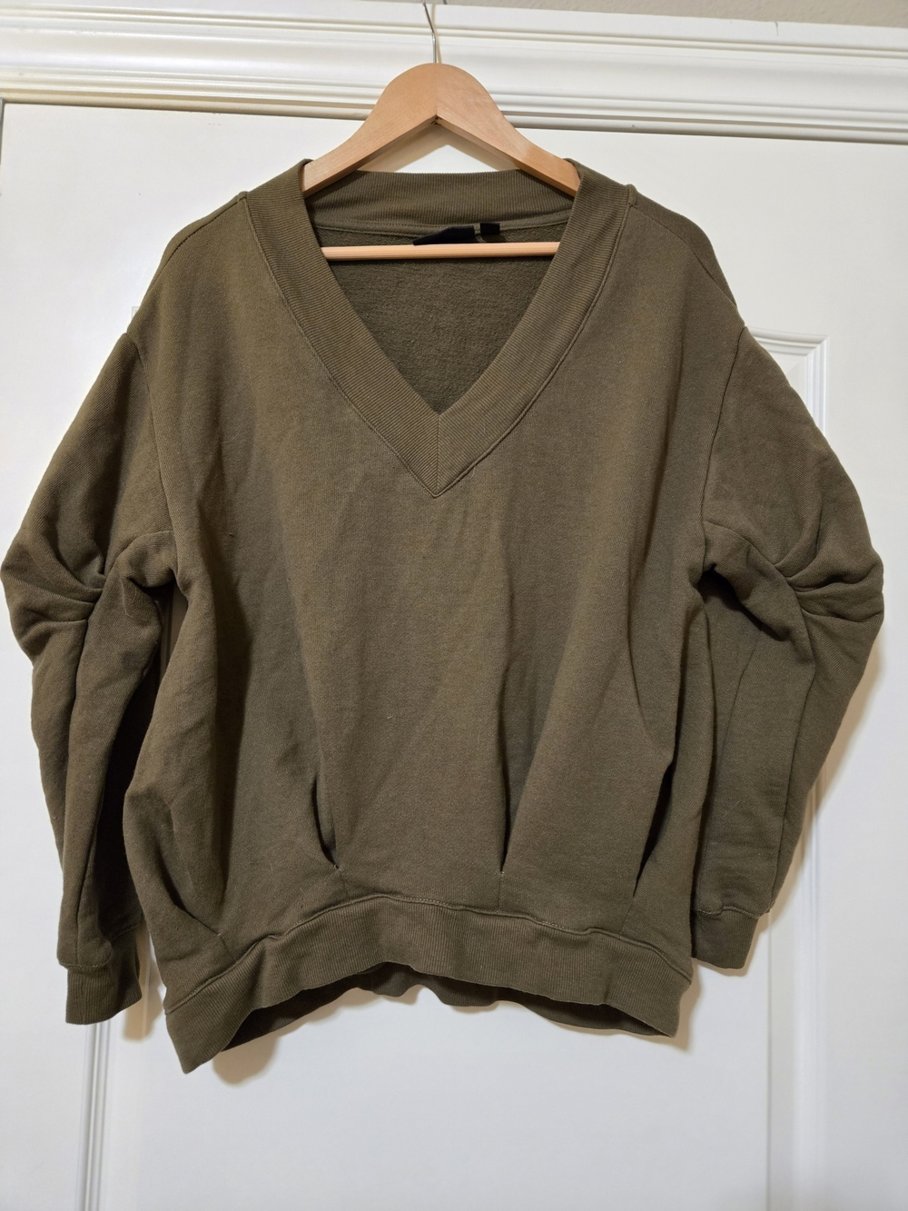 Relaxed V-Neck Olive Women's Pullover Sweatshirt Casual Fall Layering